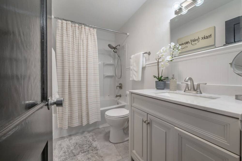 Photo of Bathroom in Riverside Heights