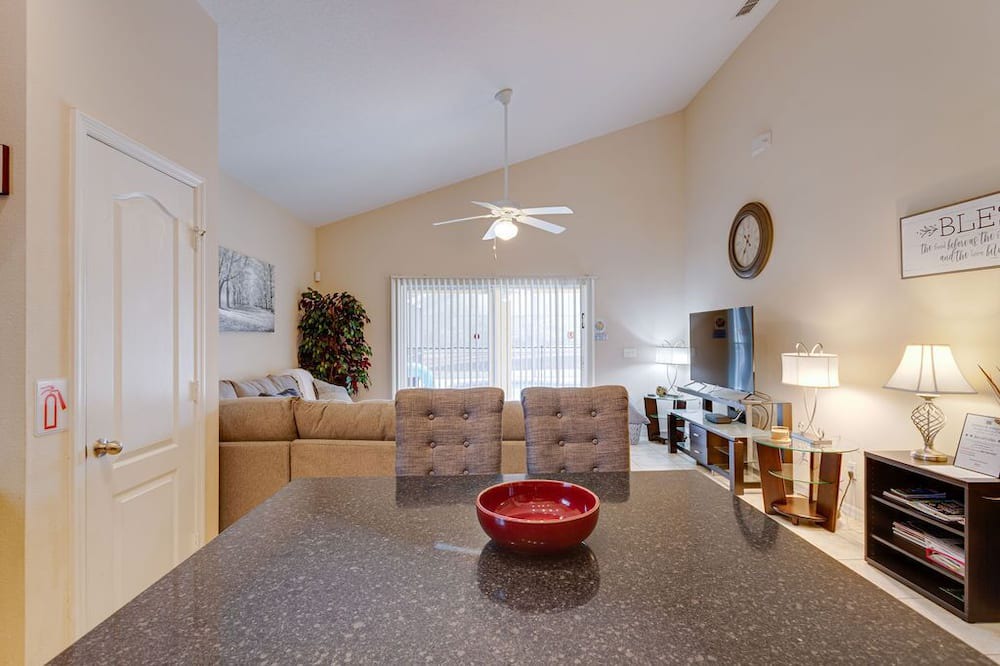 Photo of Livingroom in Sandy Ridge