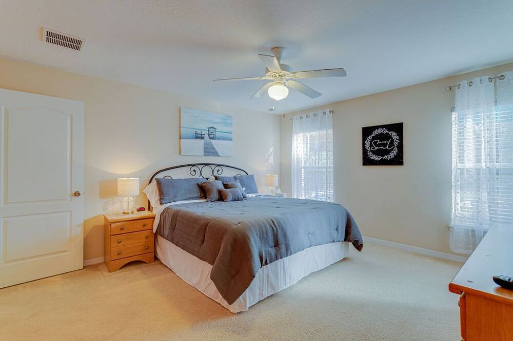 Photo of Bedroom in Sandy Ridge