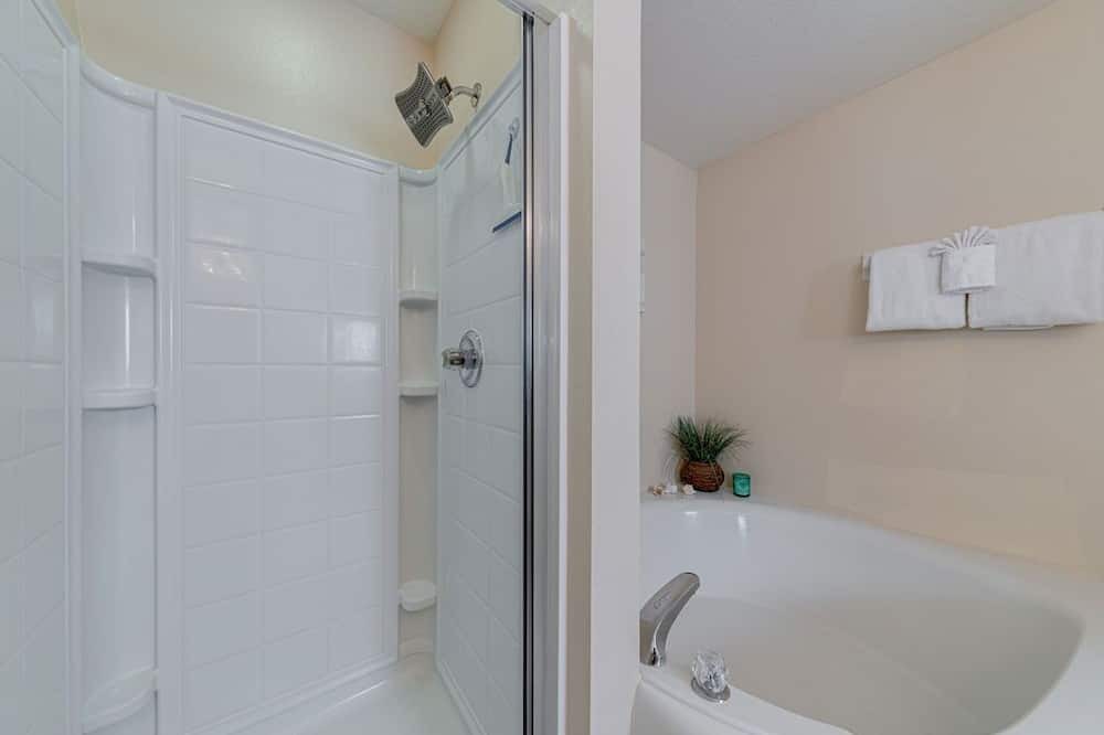 Photo of Bathroom in Sandy Ridge
