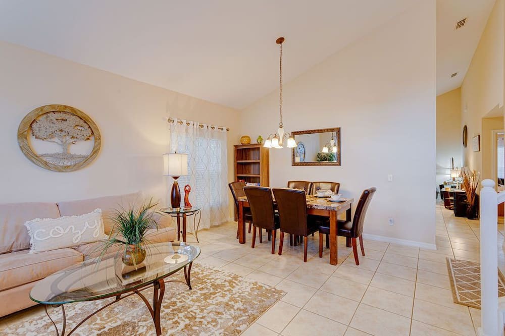 Photo of Livingroom in Sandy Ridge
