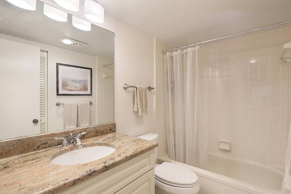 Photo of Bathroom in Kings Lake