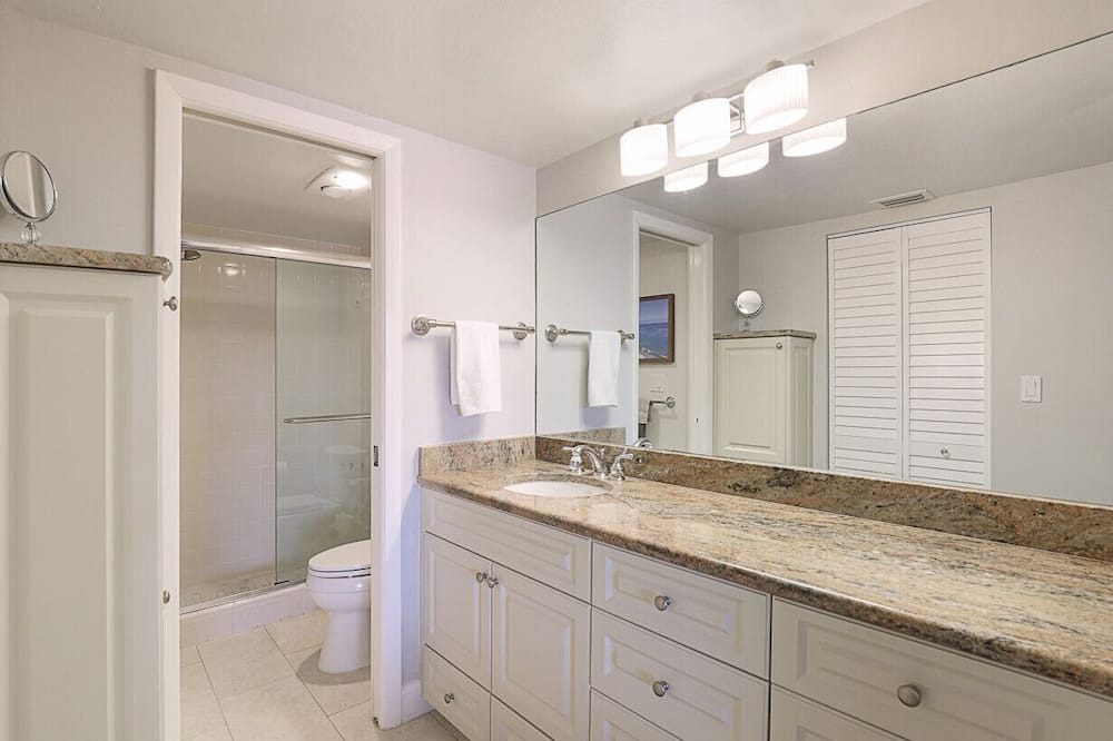 Photo of Bathroom in Kings Lake