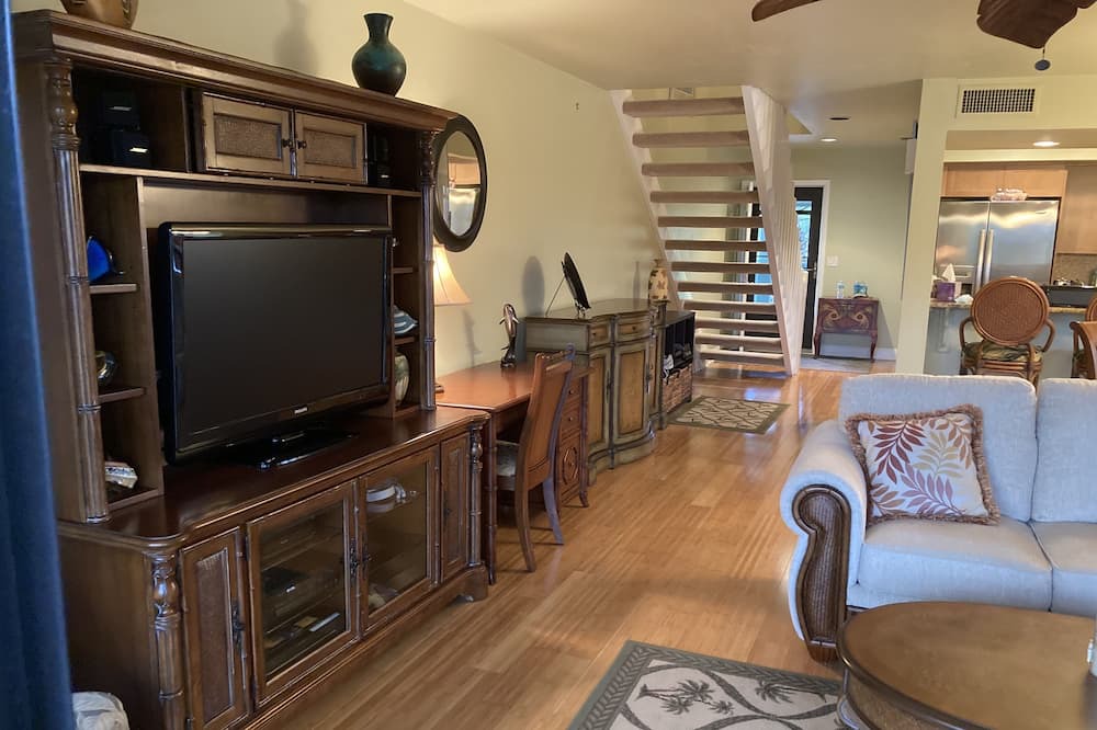 Photo of Livingroom in Bokeelia