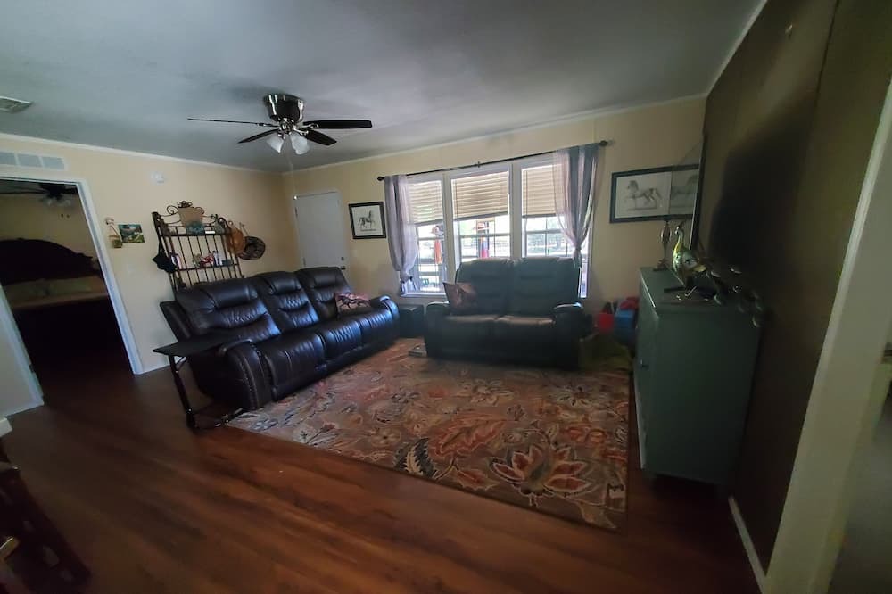 Photo of Livingroom in Buckingham