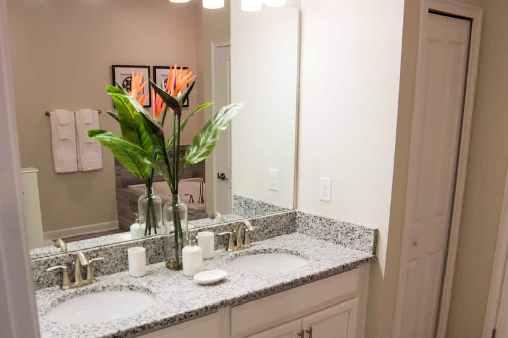 Photo of Bathroom in Davenport
