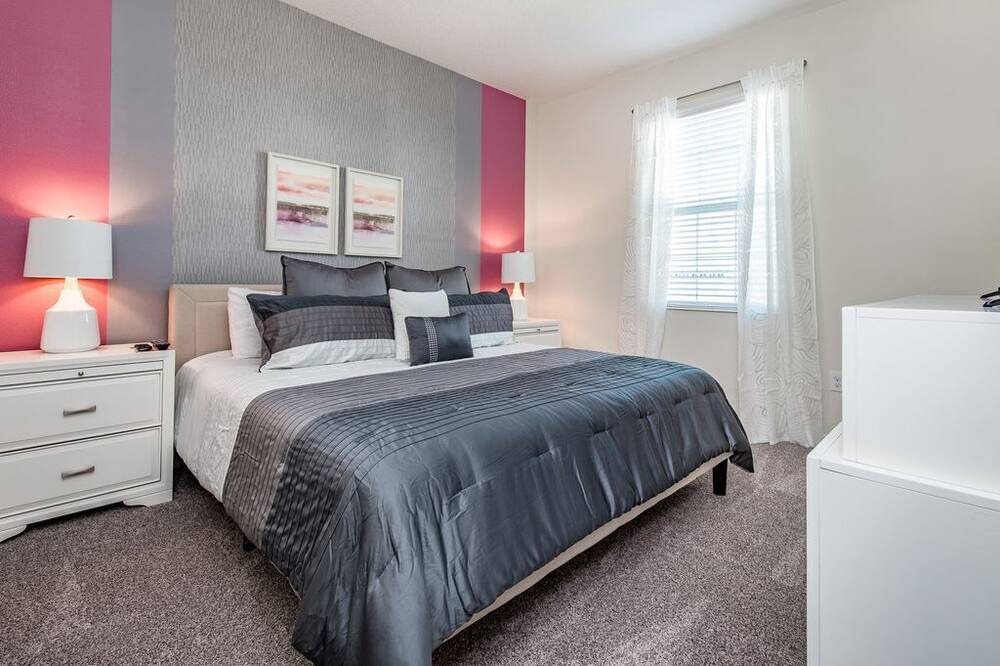Photo of Bedroom in Davenport