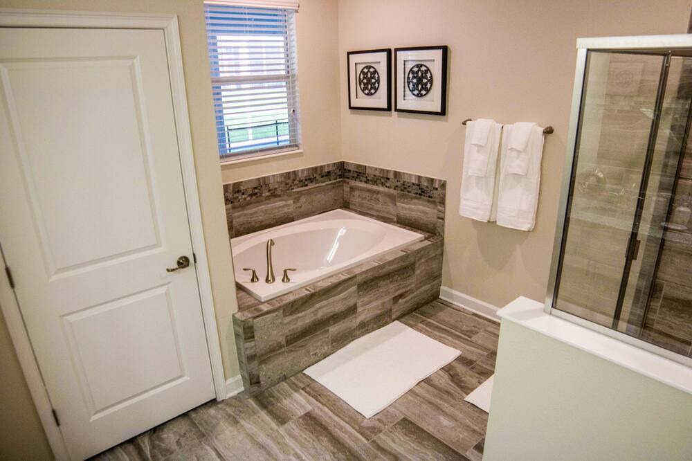 Photo of Bathroom in Davenport