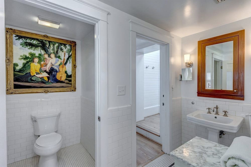 Photo of Bathroom in Seaside