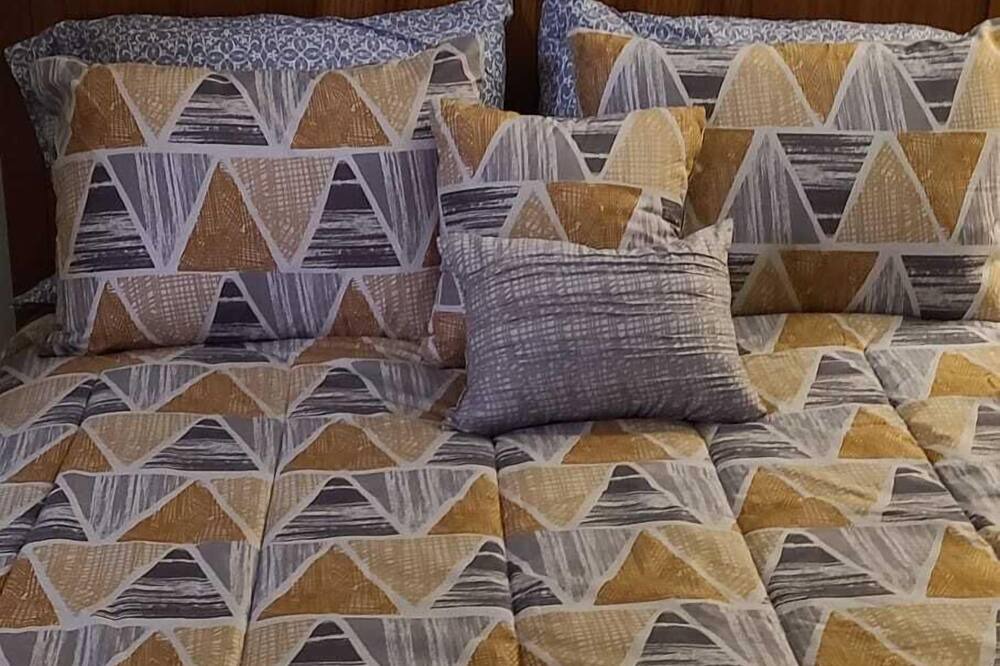 Photo of Bedroom in Greenview Shores