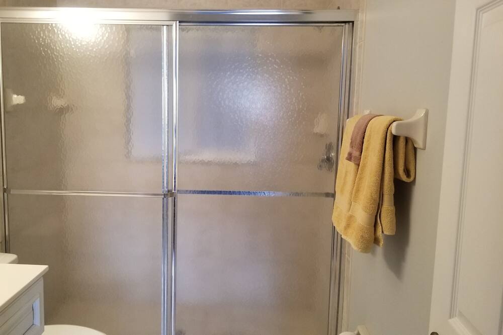 Photo of Bathroom in Greenview Shores