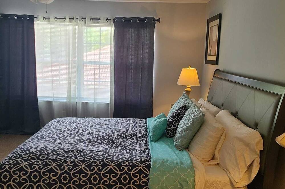 Photo of Bedroom in Greenview Shores