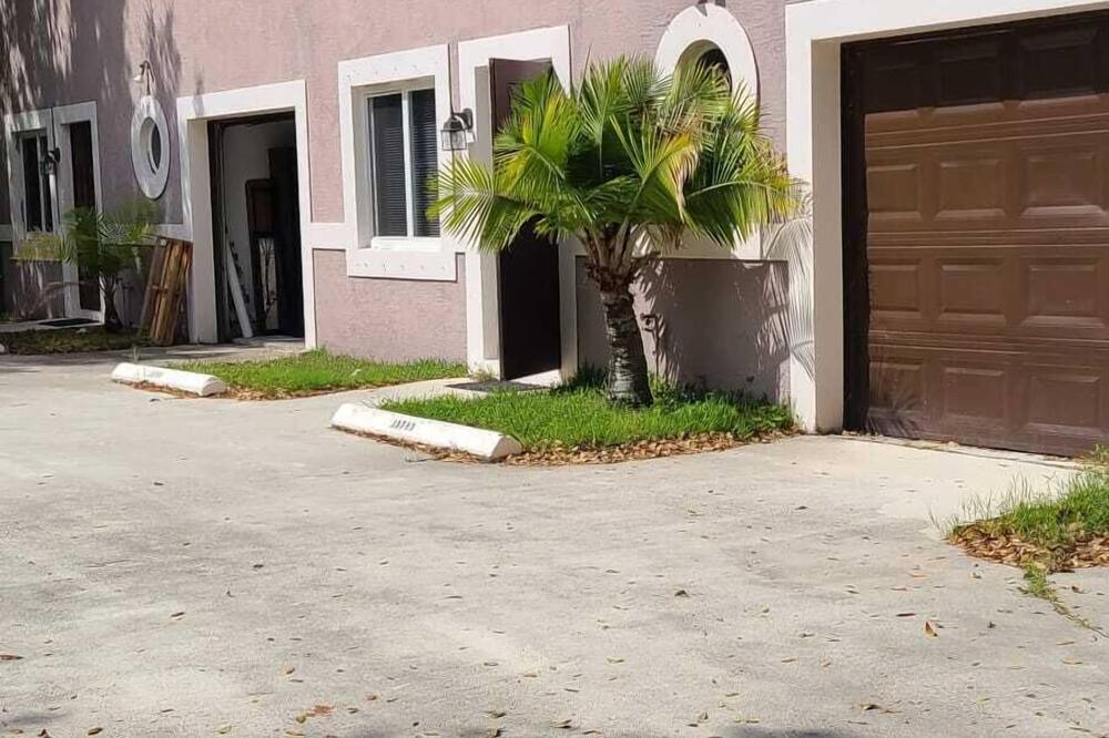 Photo of Outdoor in Greenview Shores