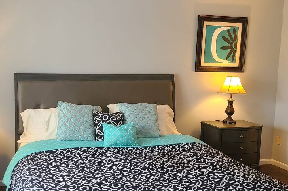 Photo of Bedroom in Greenview Shores