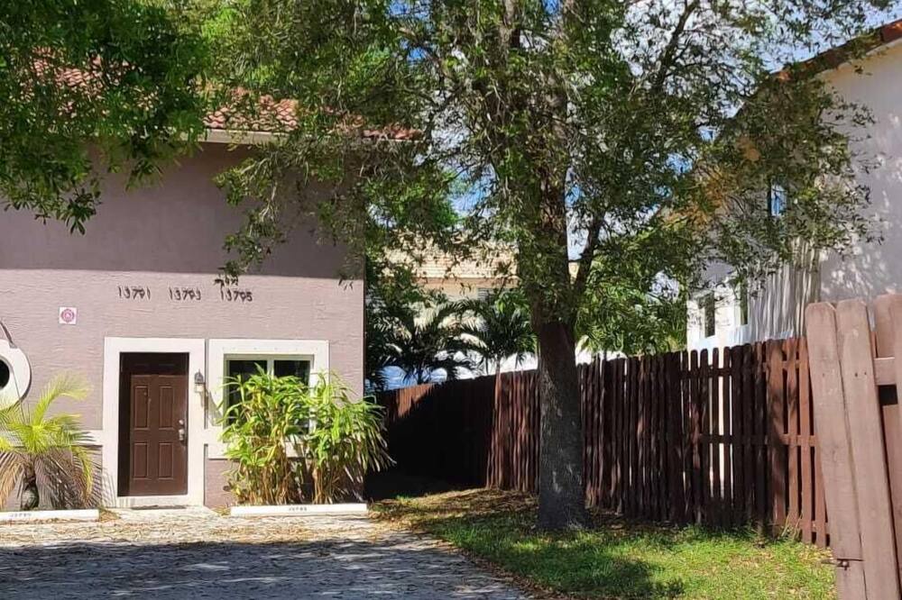 Photo of Outdoor in Greenview Shores