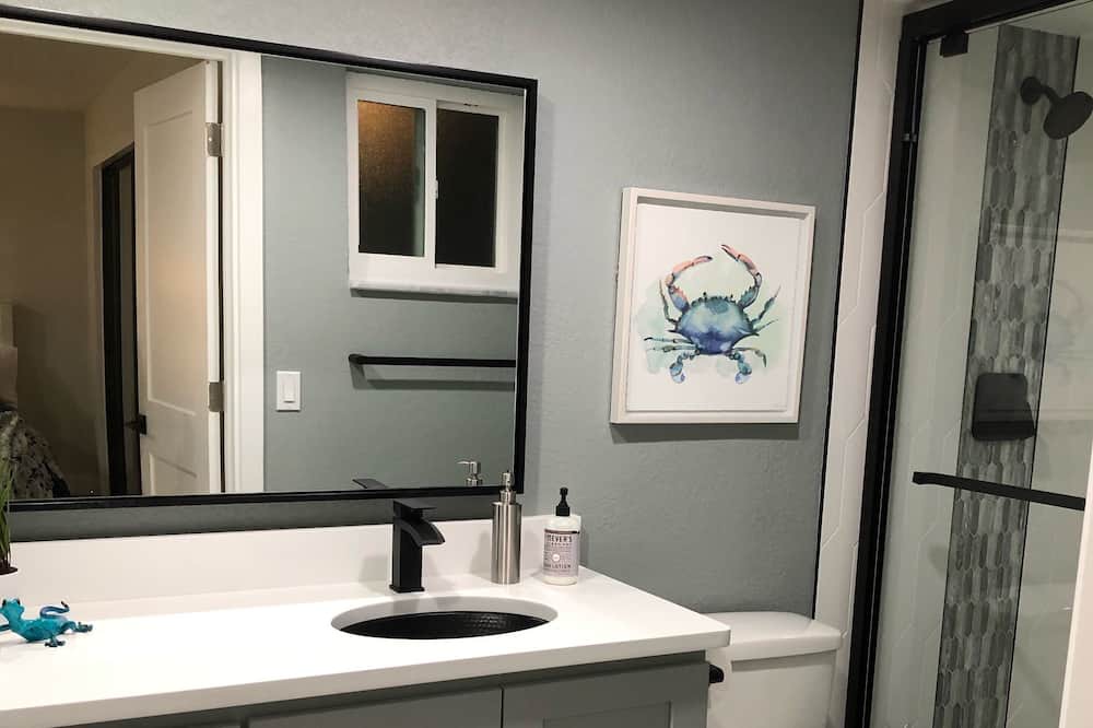 Photo of Bathroom in Independence Square