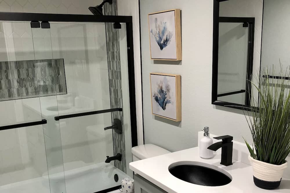 Photo of Bathroom in Independence Square
