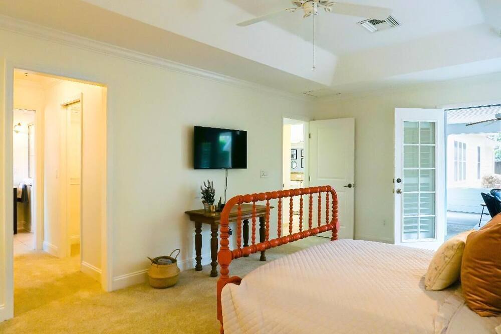 Photo of Bedroom in Historic District