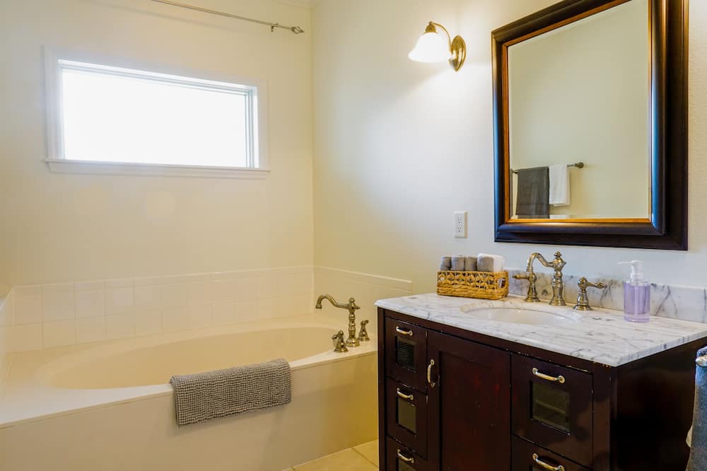 Photo of Bathroom in Historic District