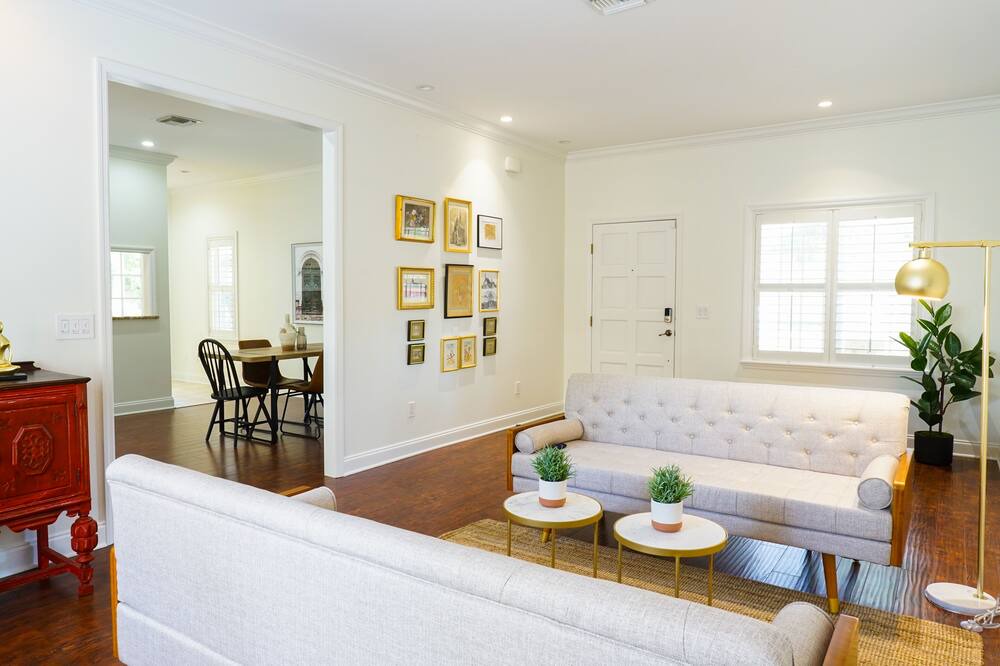 Photo of Livingroom in Historic District