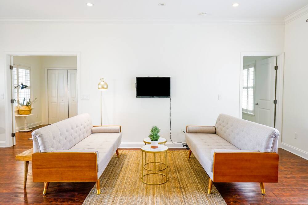 Photo of Livingroom in Historic District