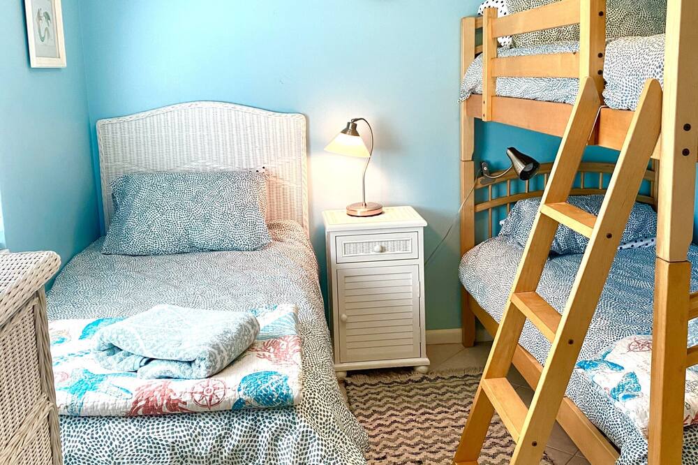Photo of Bedroom in Surfcrest Village