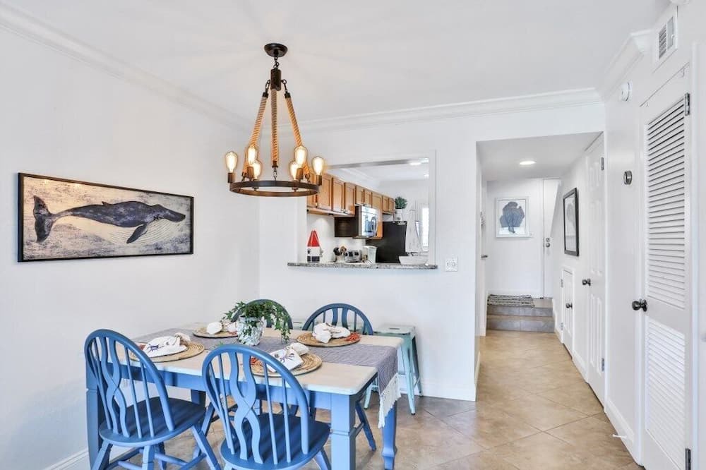 Photo of Livingroom in Crescent Beach