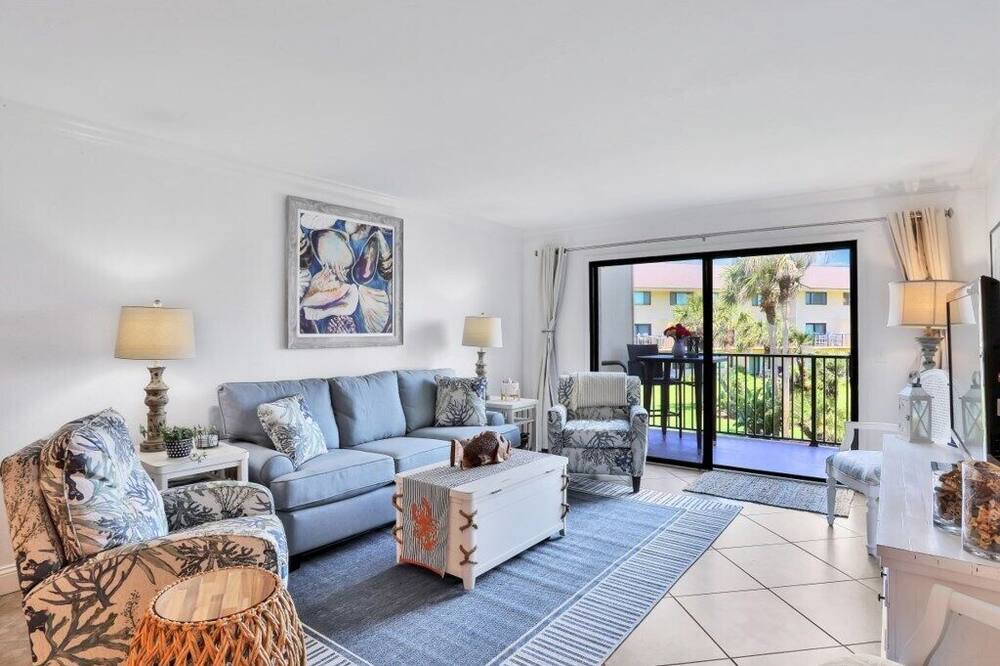 Photo of Livingroom in Crescent Beach