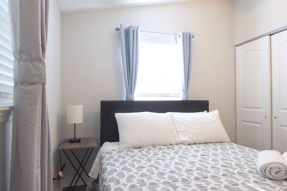 Photo of Bedroom in Sandalwood