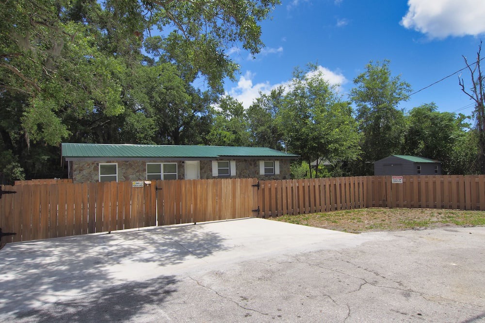Photo of Outdoor in Sandalwood