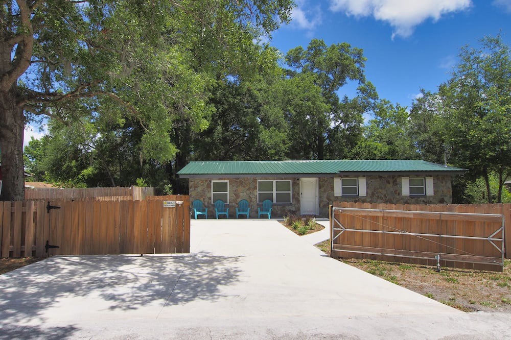 Photo of Outdoor in Sandalwood