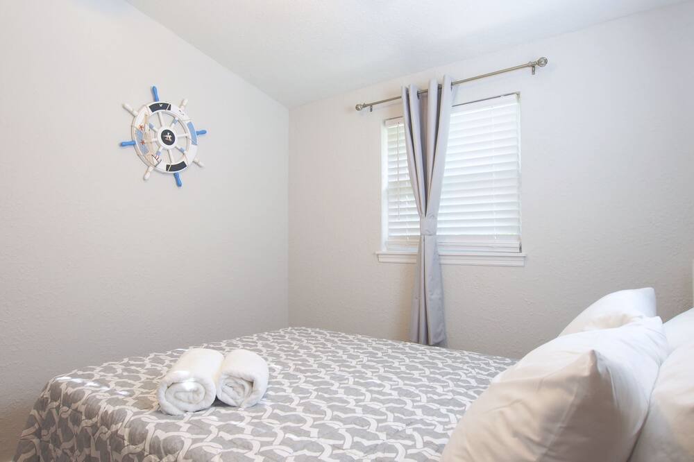 Photo of Bedroom in Sandalwood