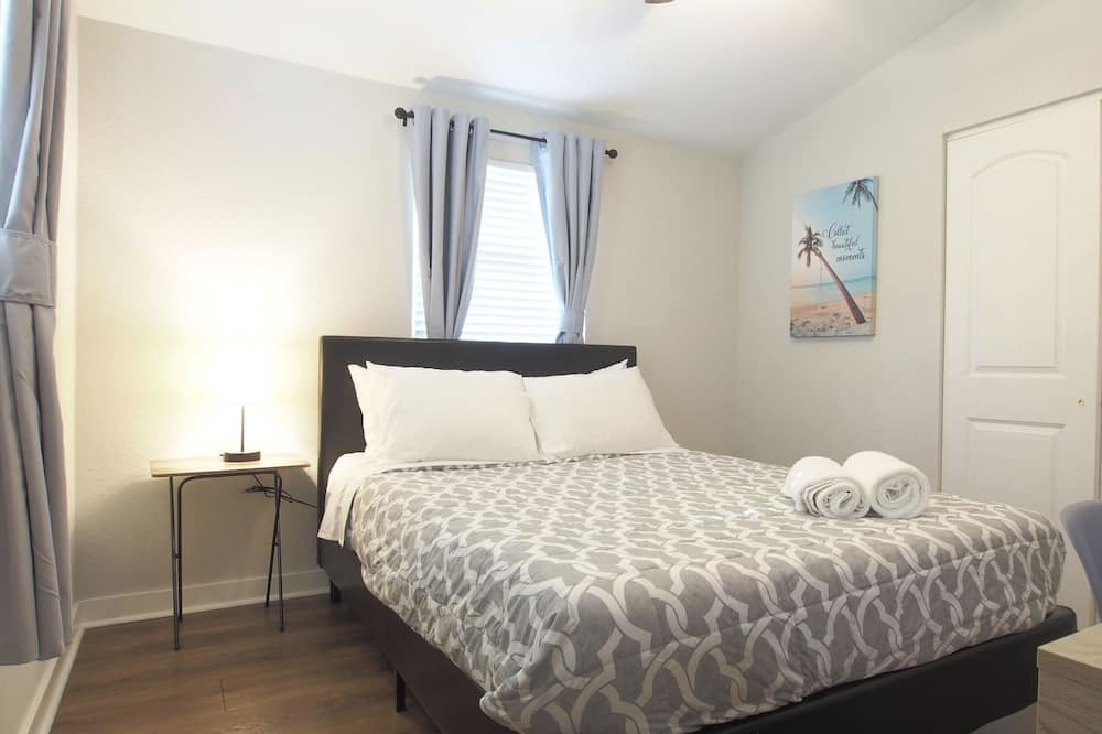 Photo of Bedroom in Sandalwood