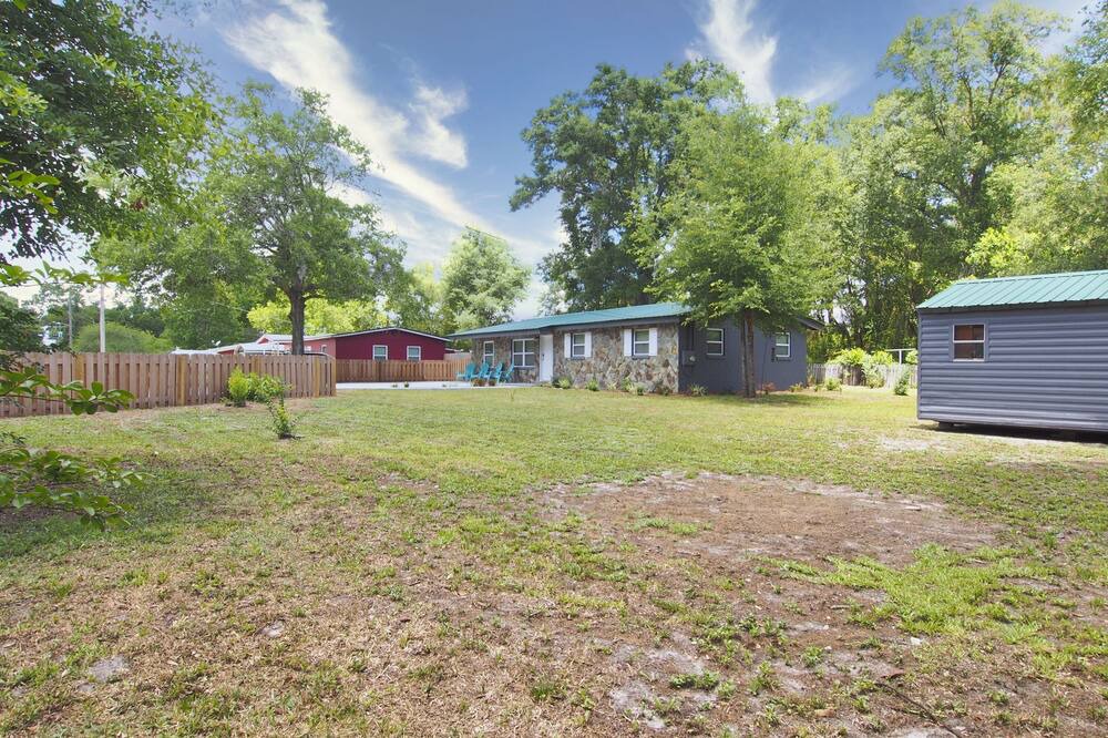 Photo of Outdoor in Sandalwood
