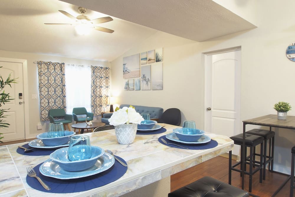 Photo of Kitchen in Sandalwood
