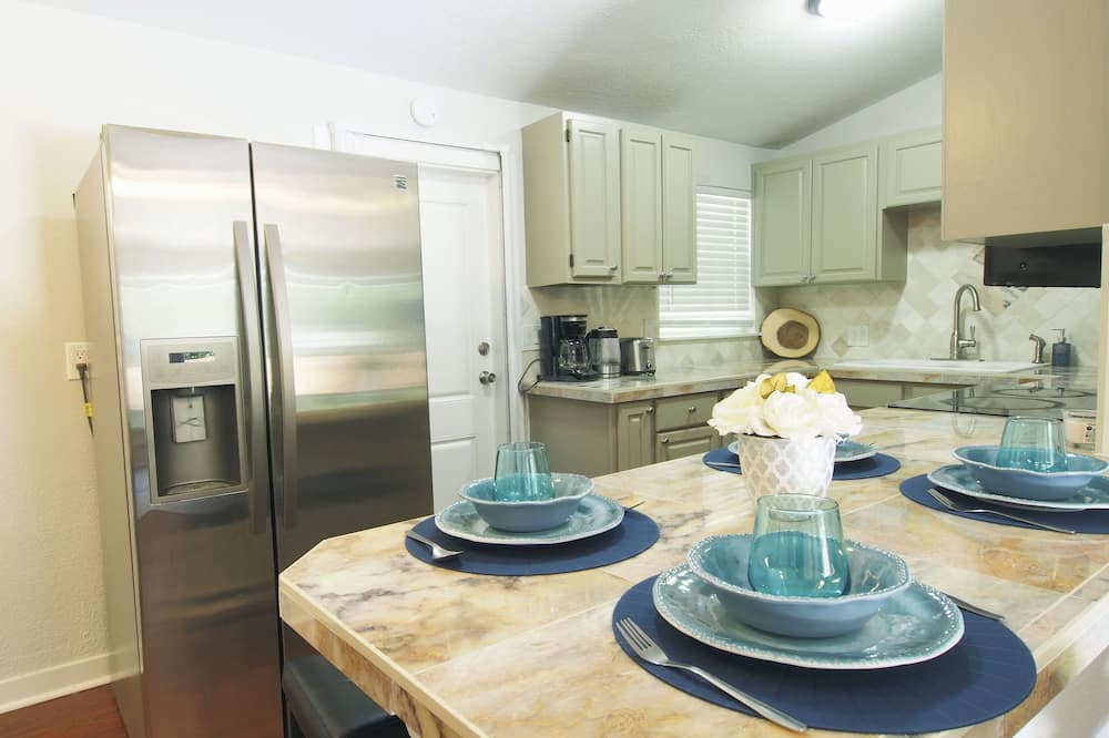 Photo of Kitchen in Sandalwood