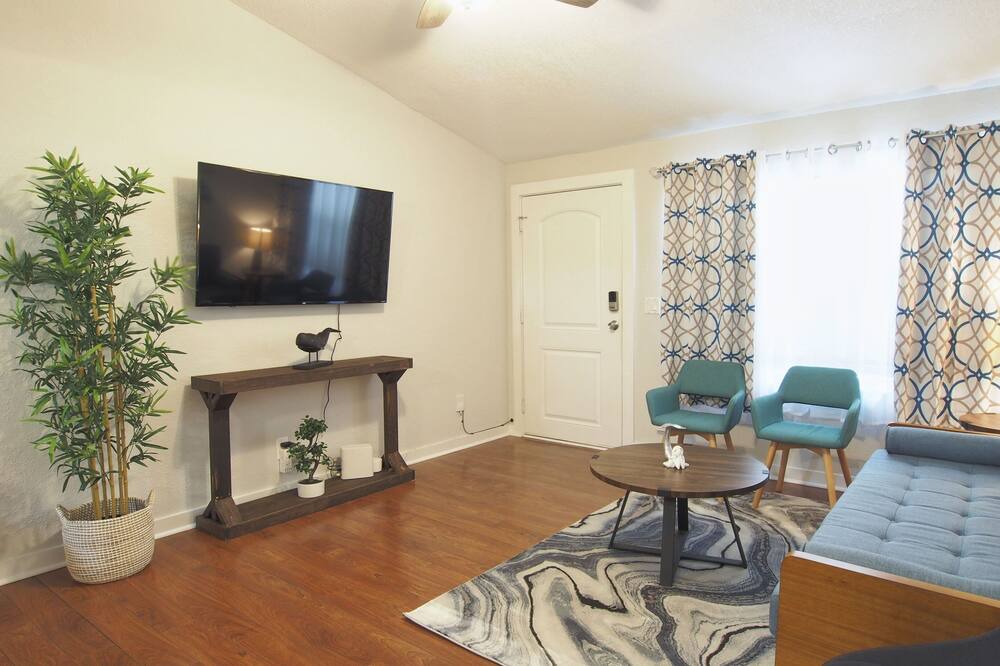 Photo of Livingroom in Sandalwood
