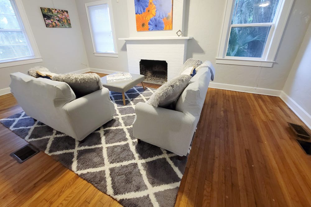 Photo of Livingroom in University Heights