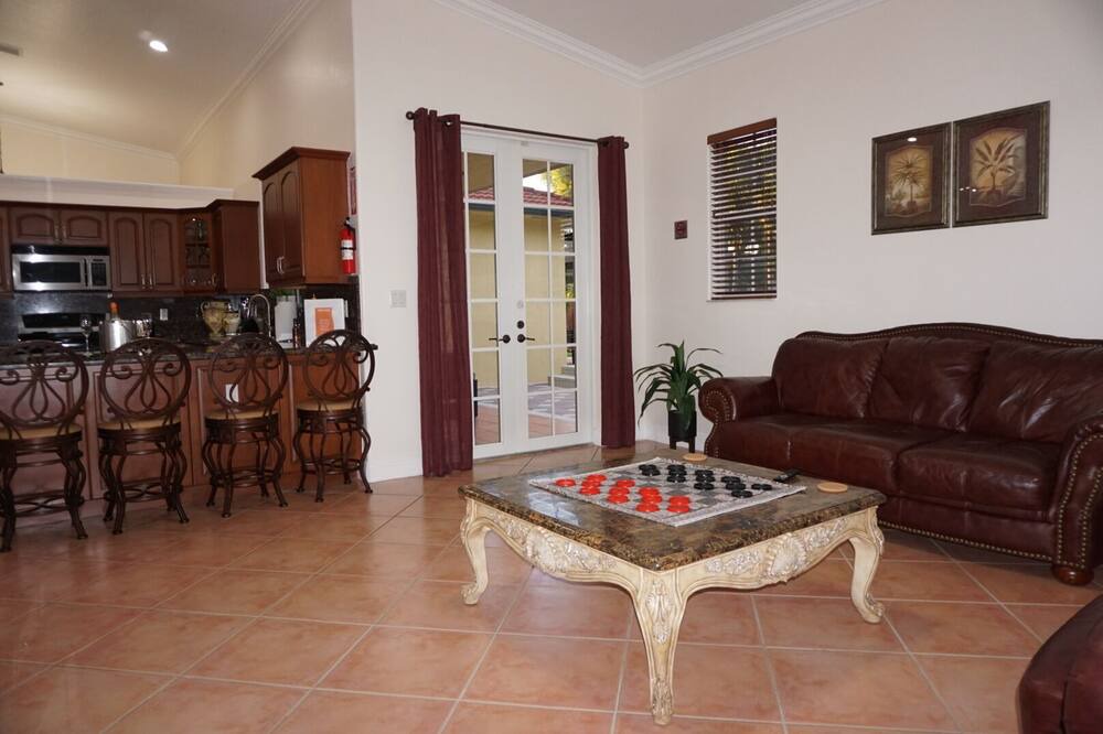 Photo of Livingroom in Richmond West