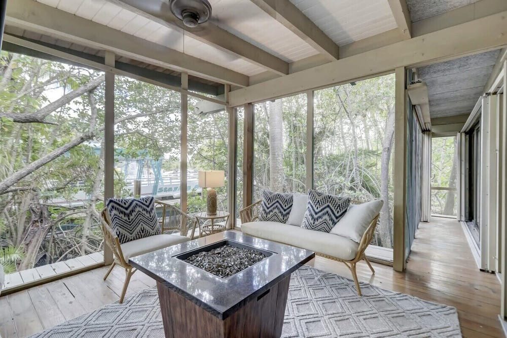 Photo of Livingroom in Sailboat Bend