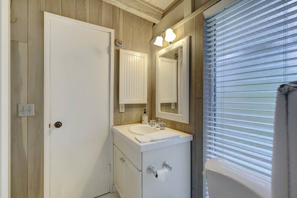 Photo of Bathroom in Sailboat Bend