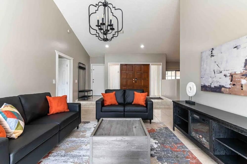 Photo of Livingroom in Greenview Shores