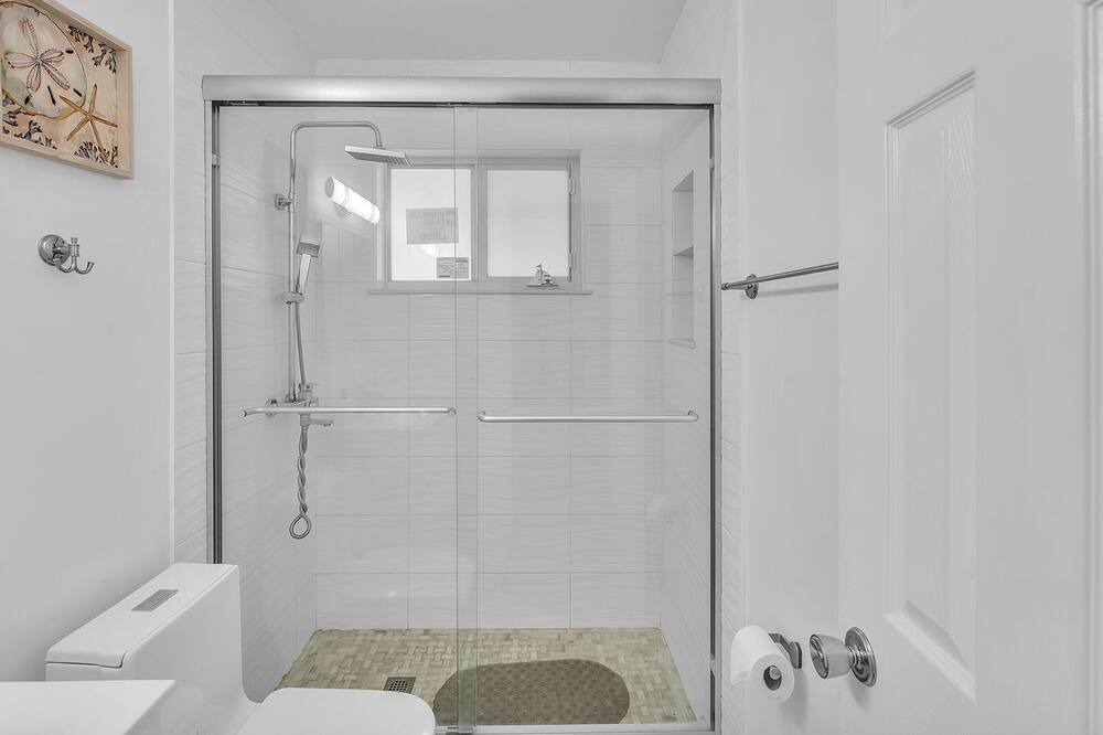 Photo of Bathroom in Driftwood