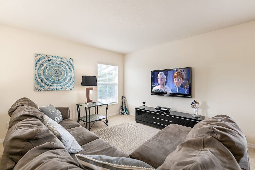 Photo of Livingroom in Watersong