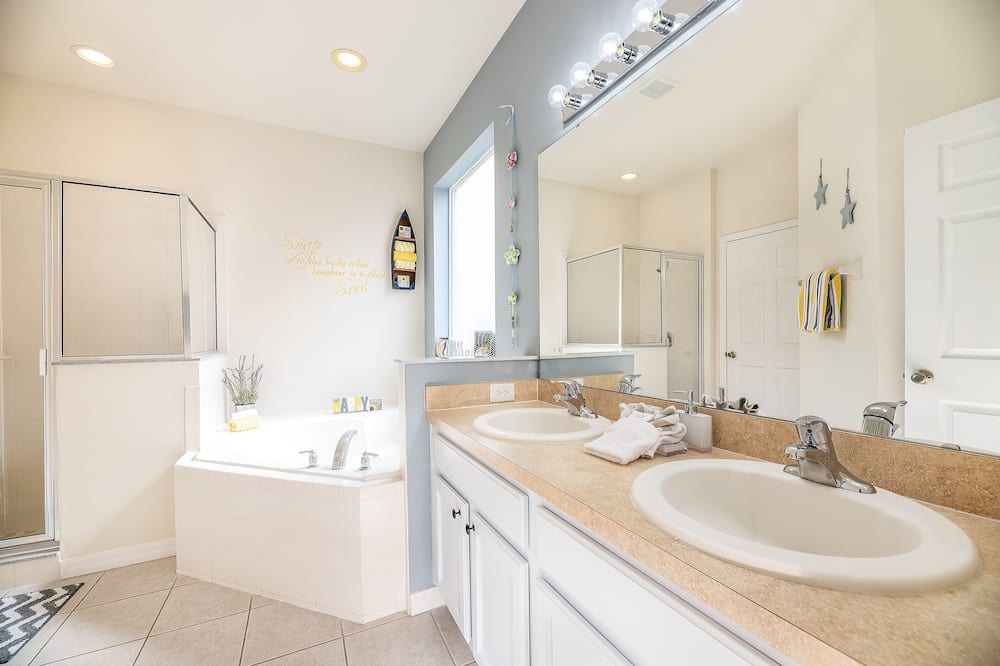 Photo of Bathroom in Watersong