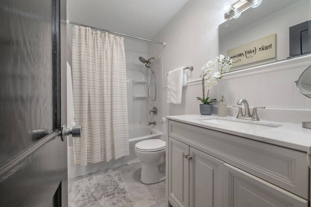 Photo of Bathroom in Riverside Heights