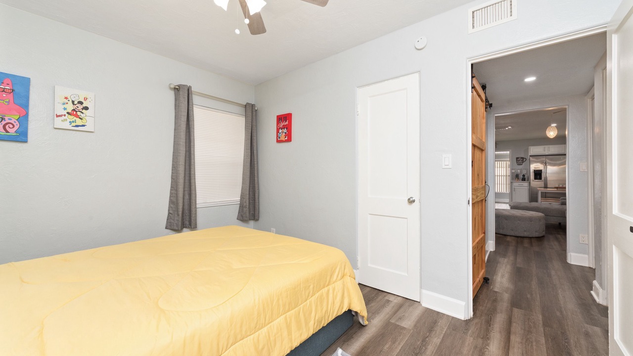Photo of Bedroom in Azalea Park