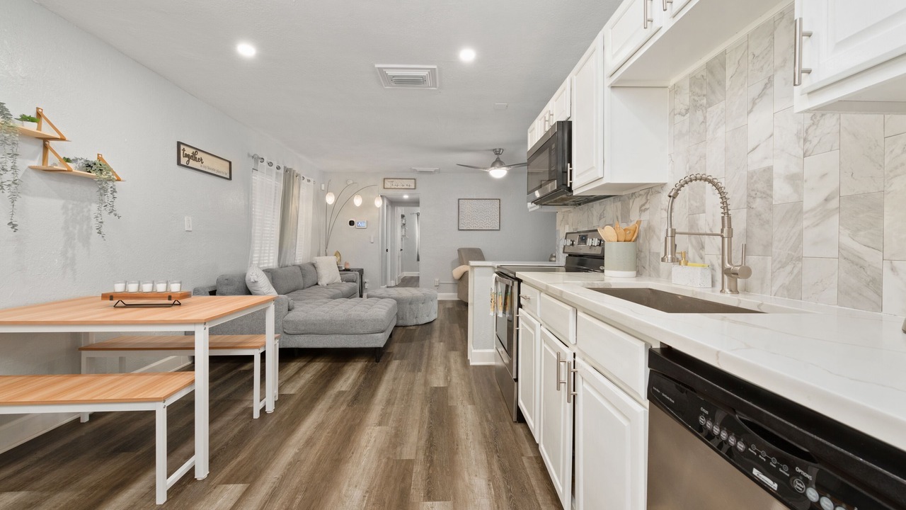 Photo of Kitchen in Azalea Park