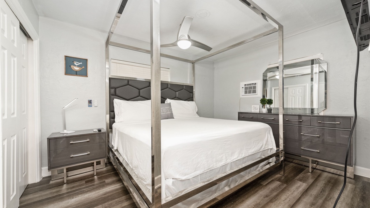 Photo of Bedroom in Azalea Park