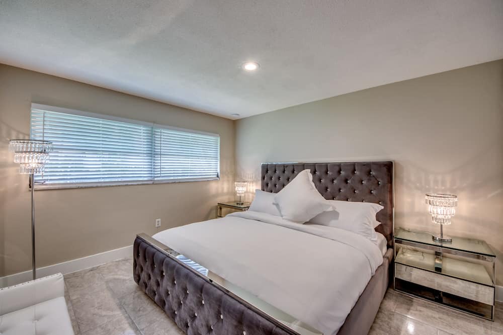 Photo of Bedroom in Eight Lakes